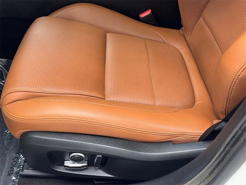 Used 2022 Jaguar XF R-Dynamic SE image 39