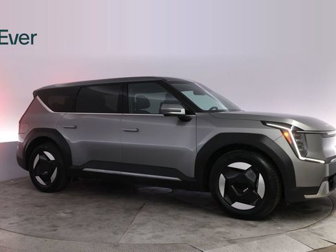 Used 2024 Kia EV9 Light Long Range RWD image 14