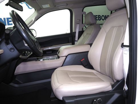 Used 2024 Ford Expedition Limited image 13