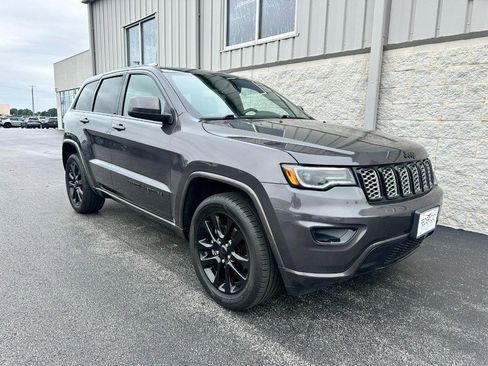 Used 2020 Jeep Grand Cherokee Altitude AWD/4WD image 2