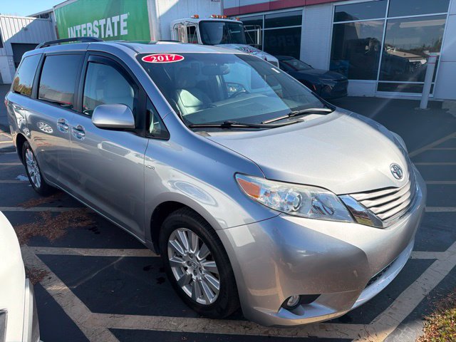 Used 2017 Toyota Sienna XLE AWD/4WD image 2
