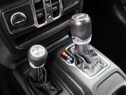 Used 2023 Jeep Wrangler Unlimited Sahara w/ Cold Weather Group image 30