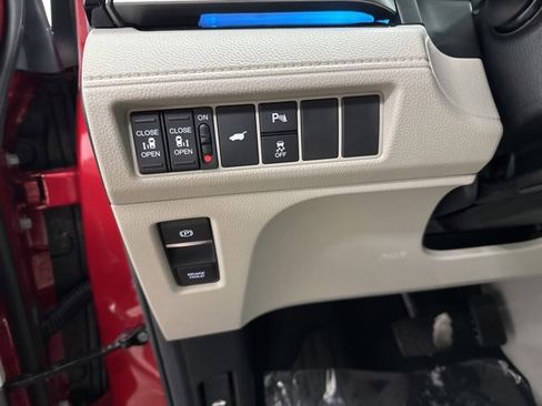 Used 2025 Honda Odyssey Touring image 17