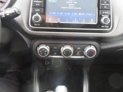 Used 2019 Nissan Kicks S image 43