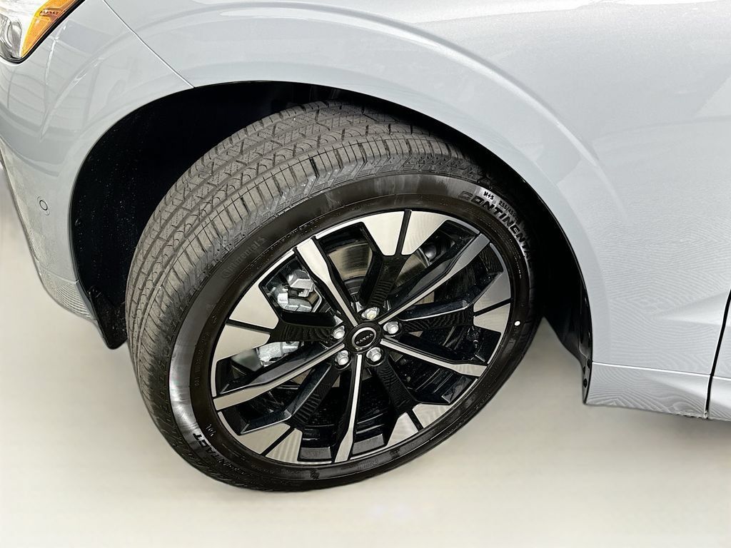 Used 2026 Volvo XC60 B5 Plus w/ Protection Package Premier AWD/4WD image 24