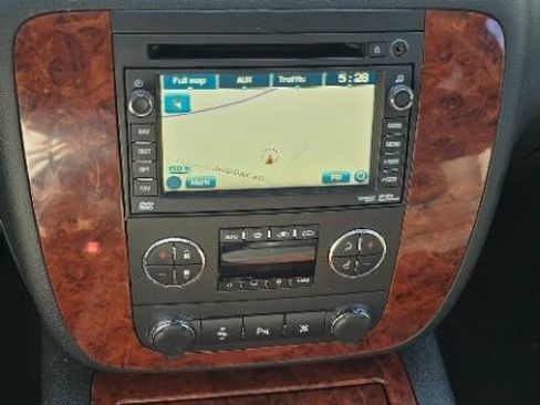 Used 2011 Chevrolet Avalanche LTZ AWD/4WD image 22