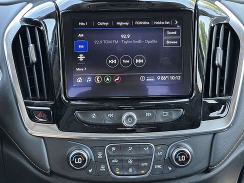 Used 2020 Chevrolet Traverse LT w/ LT Premium Package AWD/4WD image 10