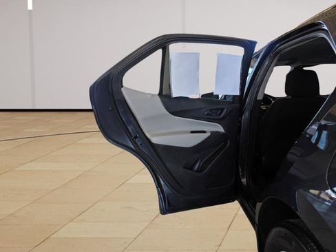 Used 2022 Chevrolet Equinox LS w/ LS Convenience Package FWD image 24
