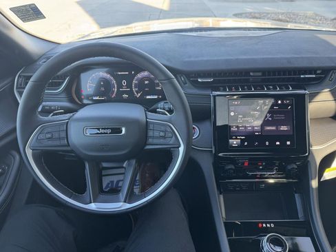 New 2025 Jeep Grand Cherokee Altitude image 16