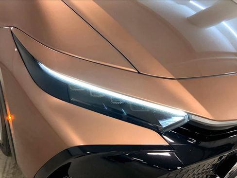 Used 2025 Toyota Crown Limited w/ Advanced Technology Package image 27