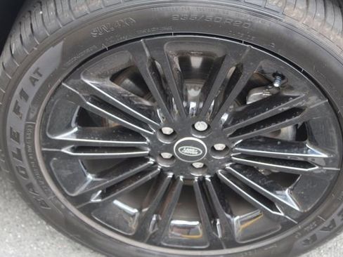 Used 2025 Land Rover Range Rover Evoque S image 9