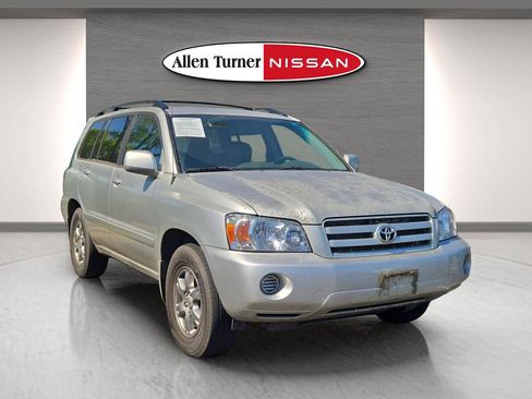 Used 2005 Toyota Highlander 2WD V6 w/ 3rd Row image 25