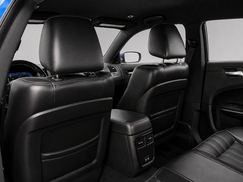 Used 2019 Chrysler 300 S RWD image 18