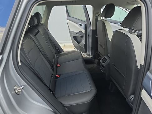 New 2026 Volkswagen Taos SE FWD image 18