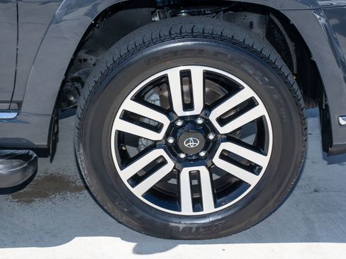 Used 2024 Toyota 4Runner Limited AWD/4WD image 39