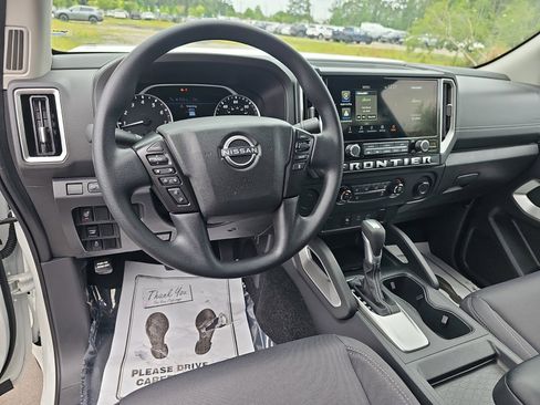 Used 2026 Nissan Frontier SV w/ Tow Package RWD image 17