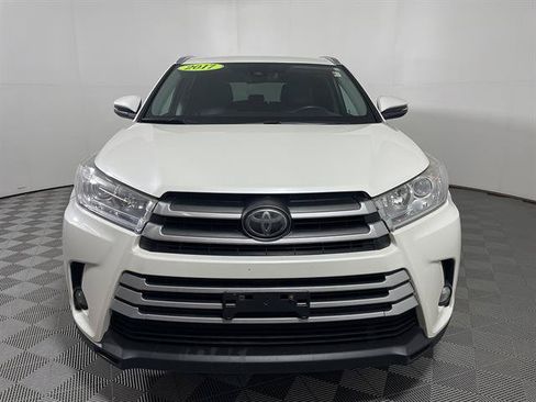 Certified 2017 Toyota Highlander XLE AWD/4WD image 2