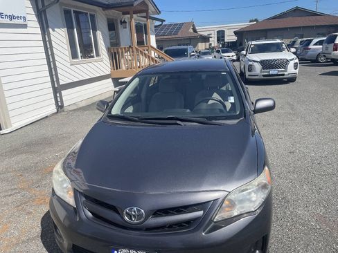 Used 2011 Toyota Corolla LE FWD image 3
