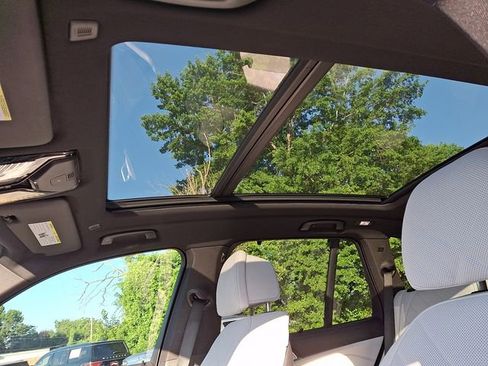 Used 2024 BMW X5 xDrive40i w/ M Sport Package AWD/4WD image 14