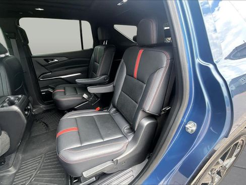 Used 2024 Chevrolet Traverse RS FWD image 20