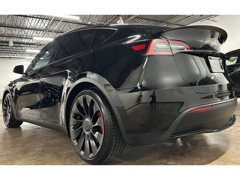 Used 2022 Tesla Model Y Performance AWD/4WD image 17