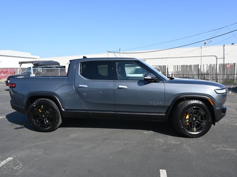 Used 2023 Rivian R1T Adventure image 13