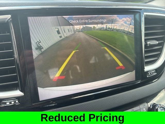 Used 2024 Chrysler Pacifica Touring-L FWD image 22