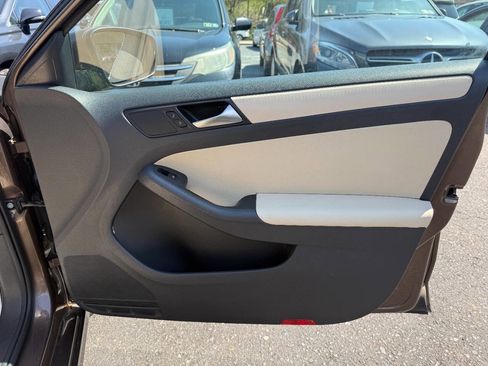 Used 2011 Volkswagen Jetta SE image 31