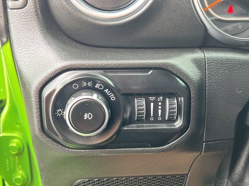 Used 2019 Jeep Wrangler Unlimited Sahara w/ Cold Weather Group image 15