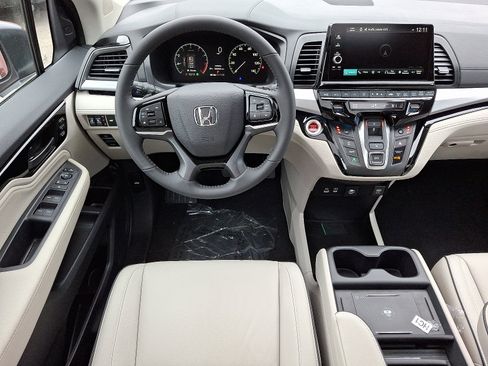 New 2026 Honda Odyssey Touring image 8