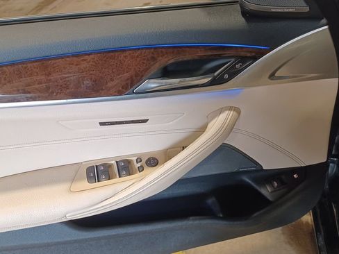 Used 2019 BMW 530e xDrive w/ Convenience Package image 5