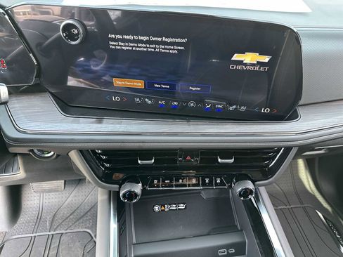 New 2026 Chevrolet Suburban Premier image 21