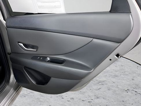 Used 2023 Hyundai Elantra Limited FWD image 13