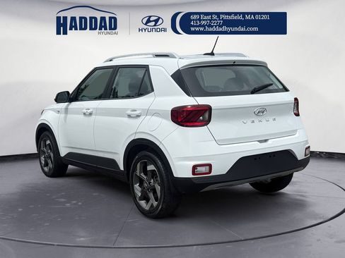Certified 2024 Hyundai Venue SEL FWD image 3