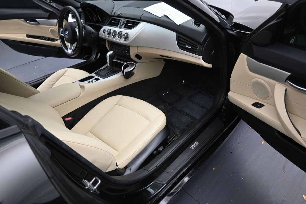 Used 2009 BMW Z4 sDrive30i RWD image 14