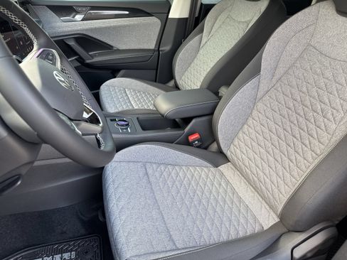 New 2025 Volkswagen Tiguan S FWD image 9