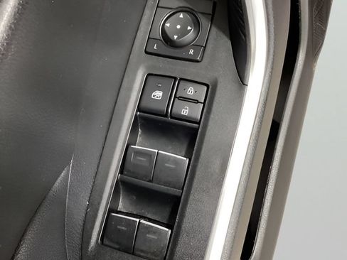 Used 2025 Toyota RAV4 XLE AWD/4WD image 19