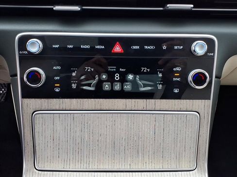 Used 2025 Genesis GV80 3.5T Prestige image 8