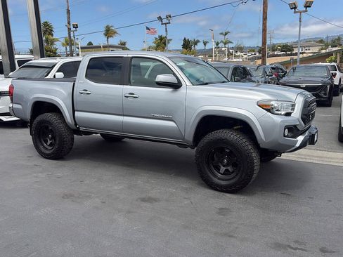 Used 2018 Toyota Tacoma SR5 AWD/4WD image 19