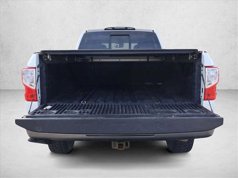 Used 2017 Nissan Titan PRO-4X w/ Pro-4x Convenience Package AWD/4WD image 5