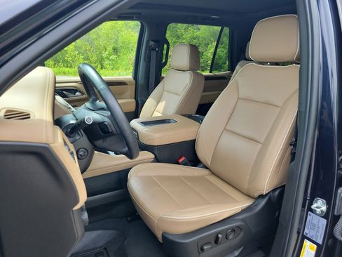 Used 2023 Chevrolet Tahoe Premier AWD/4WD image 14