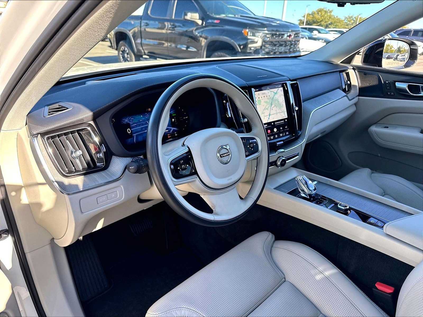 Used 2025 Volvo XC60 T8 Ultra w/ Climate Package AWD/4WD image 16