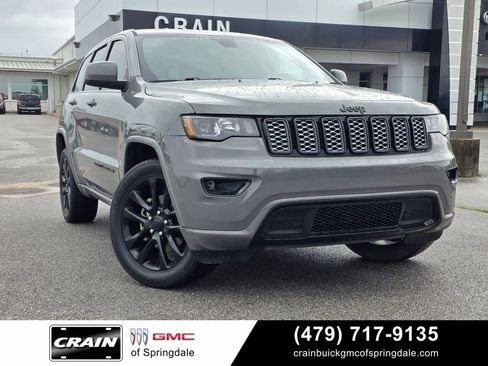 Used 2020 Jeep Grand Cherokee Altitude image 1