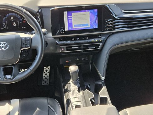 Used 2025 Toyota Camry SE FWD image 17