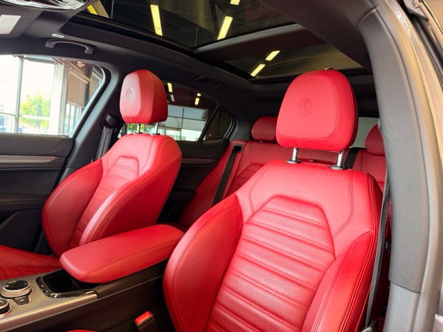 Used 2024 Alfa Romeo Stelvio Veloce AWD/4WD image 17