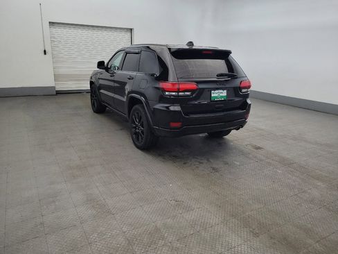 Used 2017 Jeep Grand Cherokee Altitude AWD/4WD image 5