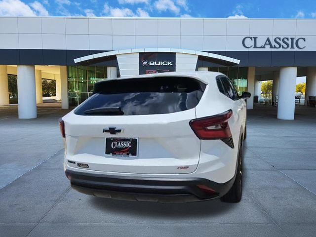 Used 2025 Chevrolet Trax RS w/ Driver Confidence Package FWD image 8