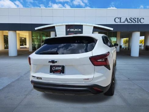 Used 2025 Chevrolet Trax RS w/ Driver Confidence Package FWD image 8