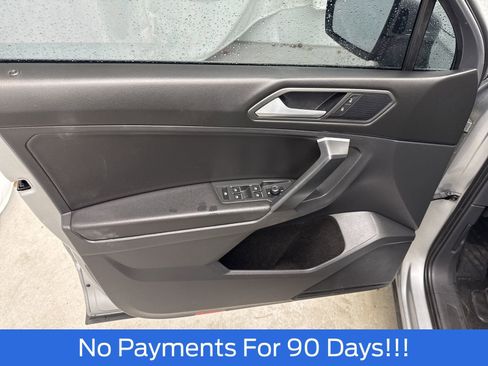 Used 2021 Volkswagen Tiguan SE image 13