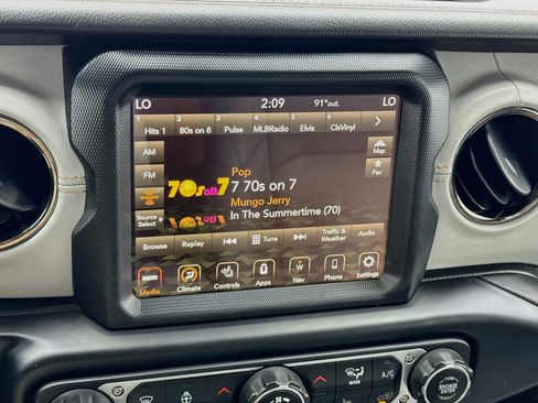 Used 2023 Jeep Wrangler Unlimited Sahara AWD/4WD image 11